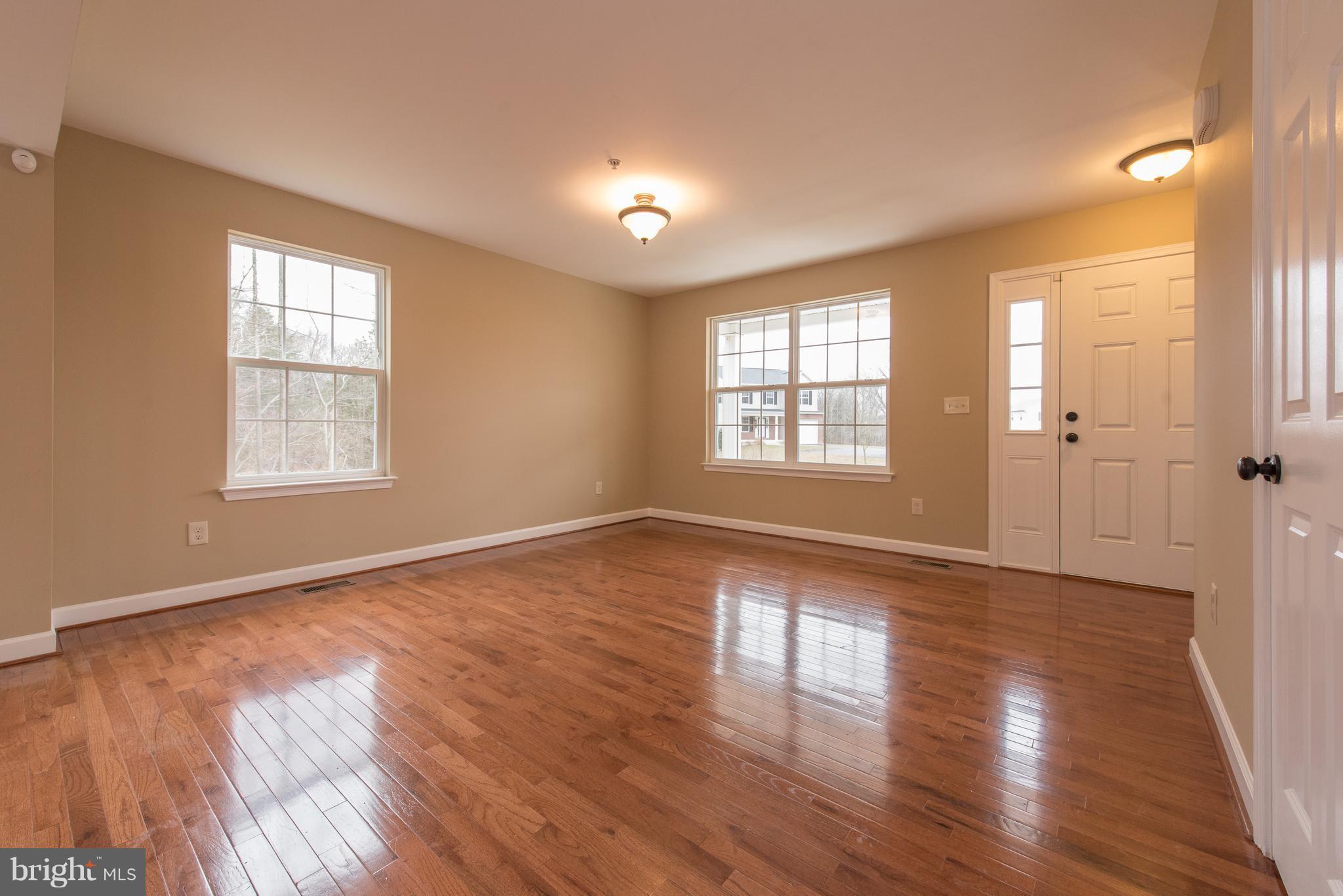 1013 Wampler Road Baltimore, MD 21220 - Photo 2 of 29 Living Room