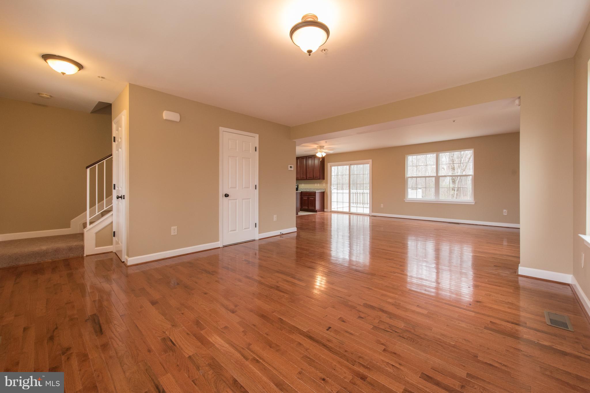 1013 Wampler Road Baltimore, MD 21220 - Photo 3 of 29 Living Room