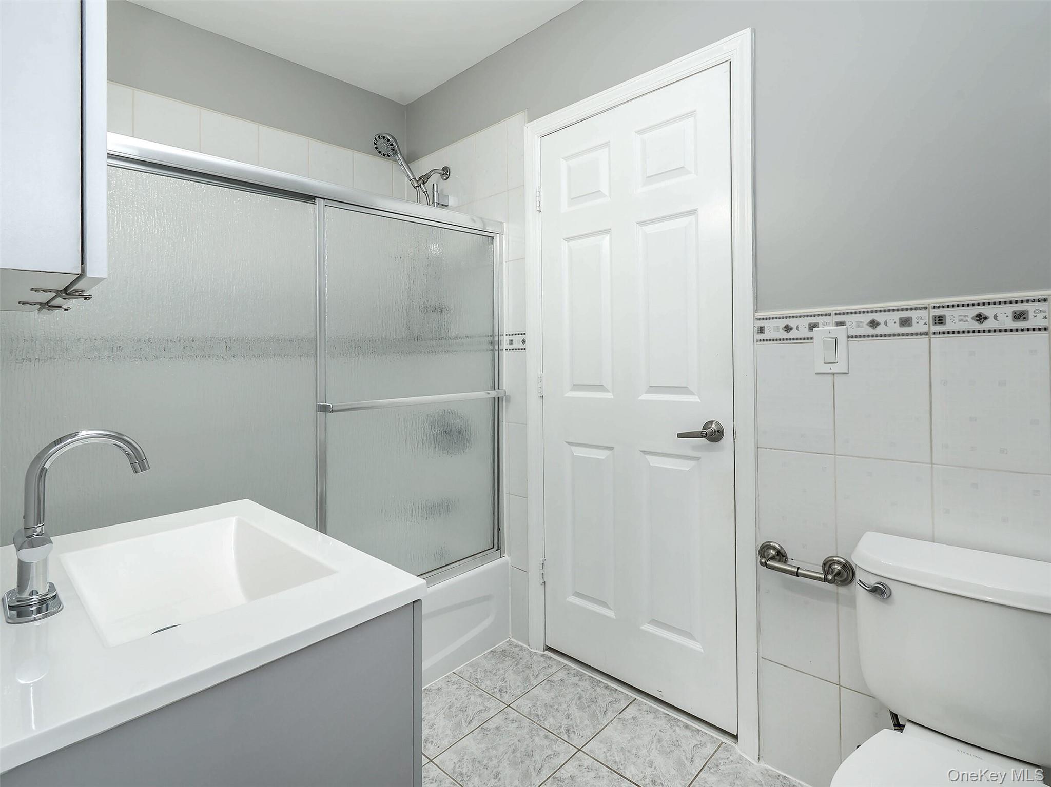 11 Shore Road, Unit 2 Port Washington, NY 11050 - Photo 12 of 22 Gallery Image 12