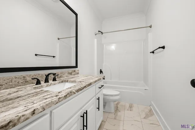 $2,200 | 10127 Grayton Drive, Baton Rouge, LA 70818