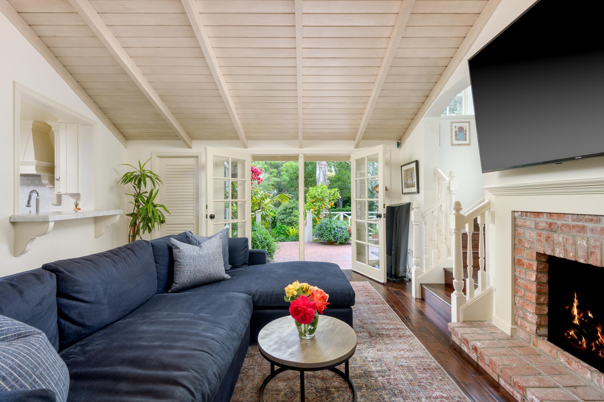 1077 Summit Road Santa Barbara, CA 93108 - Photo 14 of 28 Family Room