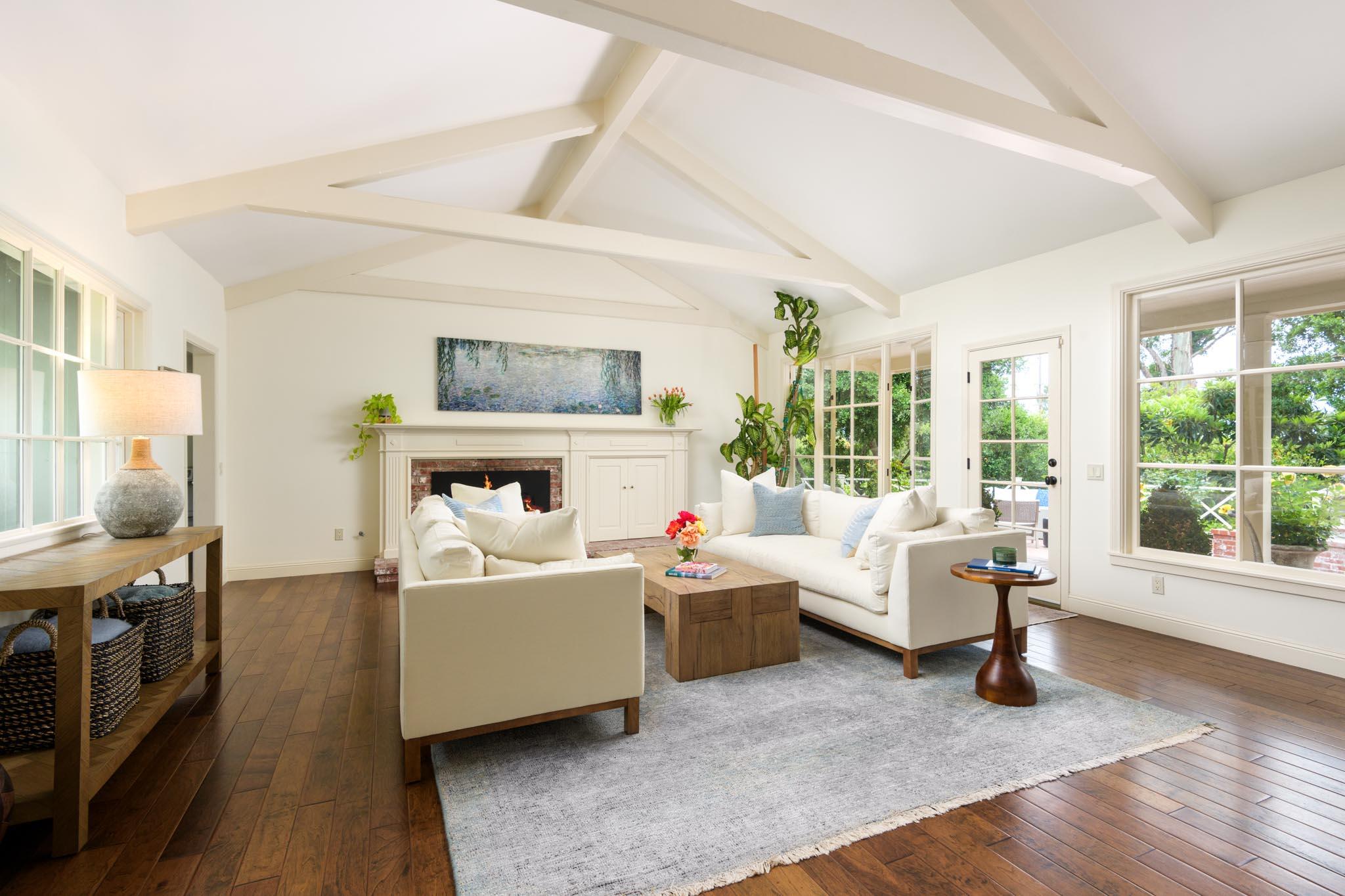 1077 Summit Road Santa Barbara, CA 93108 - Photo 7 of 28 Living Room