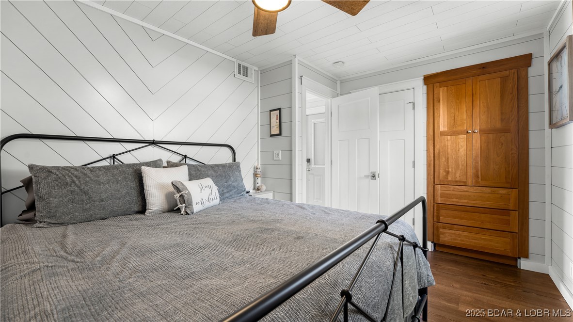 1522 Harbor Point, Unit E201 Osage Beach, MO 65065 - Photo 13 of 33 Guest Bedroom