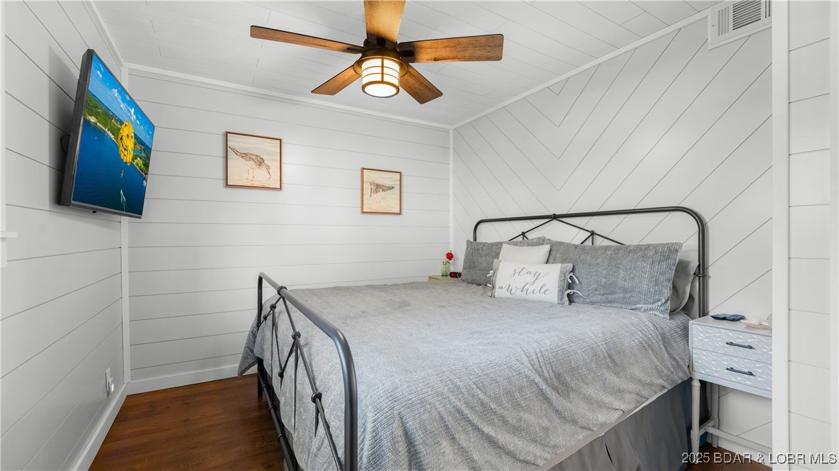 1522 Harbor Point, Unit E201 Osage Beach, MO 65065 - Photo 14 of 33 Guest Bedroom