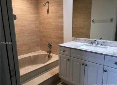 7508 La Paz Boulevard, Unit 207 Boca Raton, FL 33433 - Photo 11 of 25 Master bath