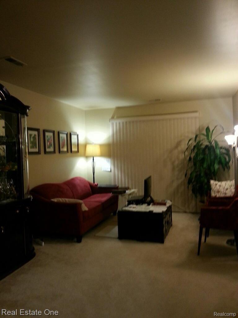 1551 Meadowside Drive Rochester, MI 48307 - Photo 3 of 7 photo2.JPG