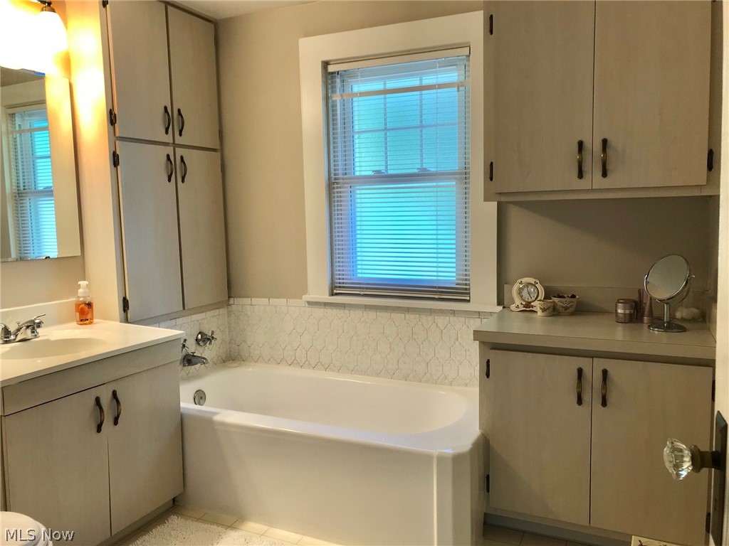 4548 Liberty Road Cleveland, OH 44121 - Photo 13 of 22