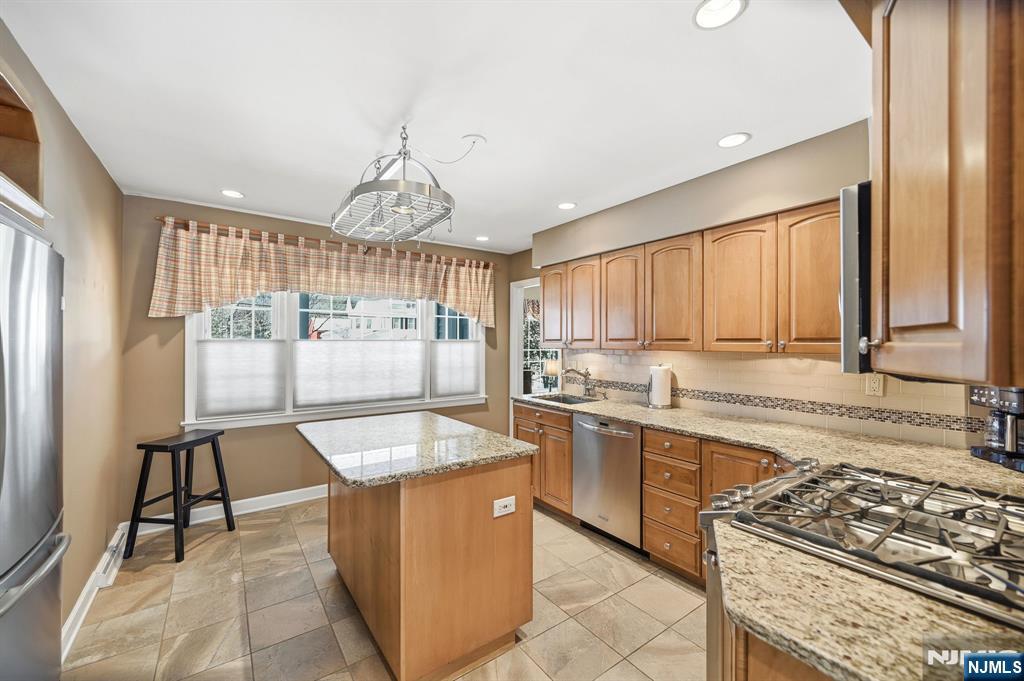 17 Pascack Road Park Ridge, NJ 07656 - Photo 13 of 40