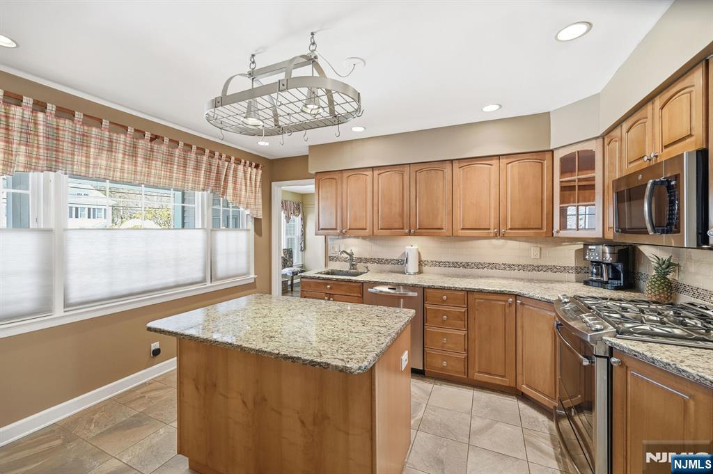 17 Pascack Road Park Ridge, NJ 07656 - Photo 14 of 40