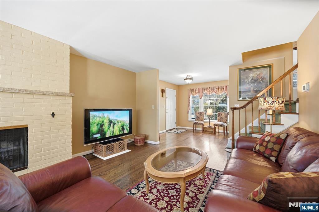 17 Pascack Road Park Ridge, NJ 07656 - Photo 5 of 40