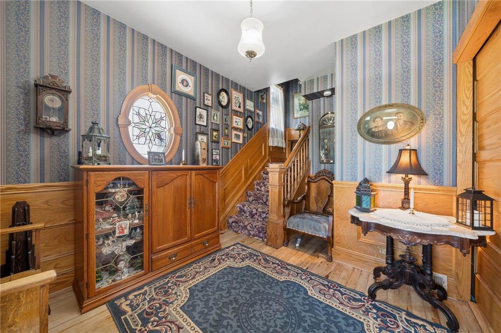 320 Walnut Street Zelienople, PA 16063 - Photo 4 of 37