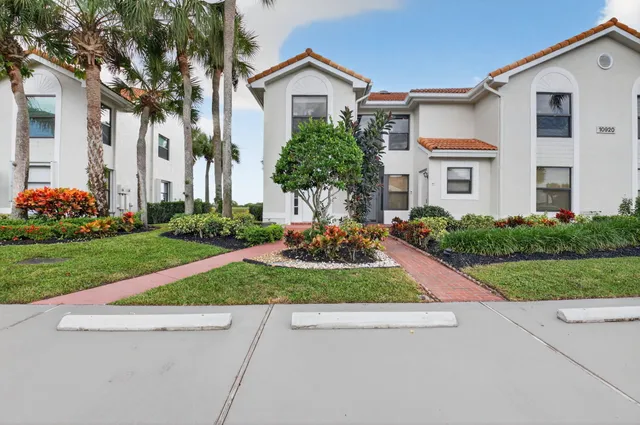 $350,000 | 10920 Lakemore Lane, Unit 201, Boca Raton, FL 33498