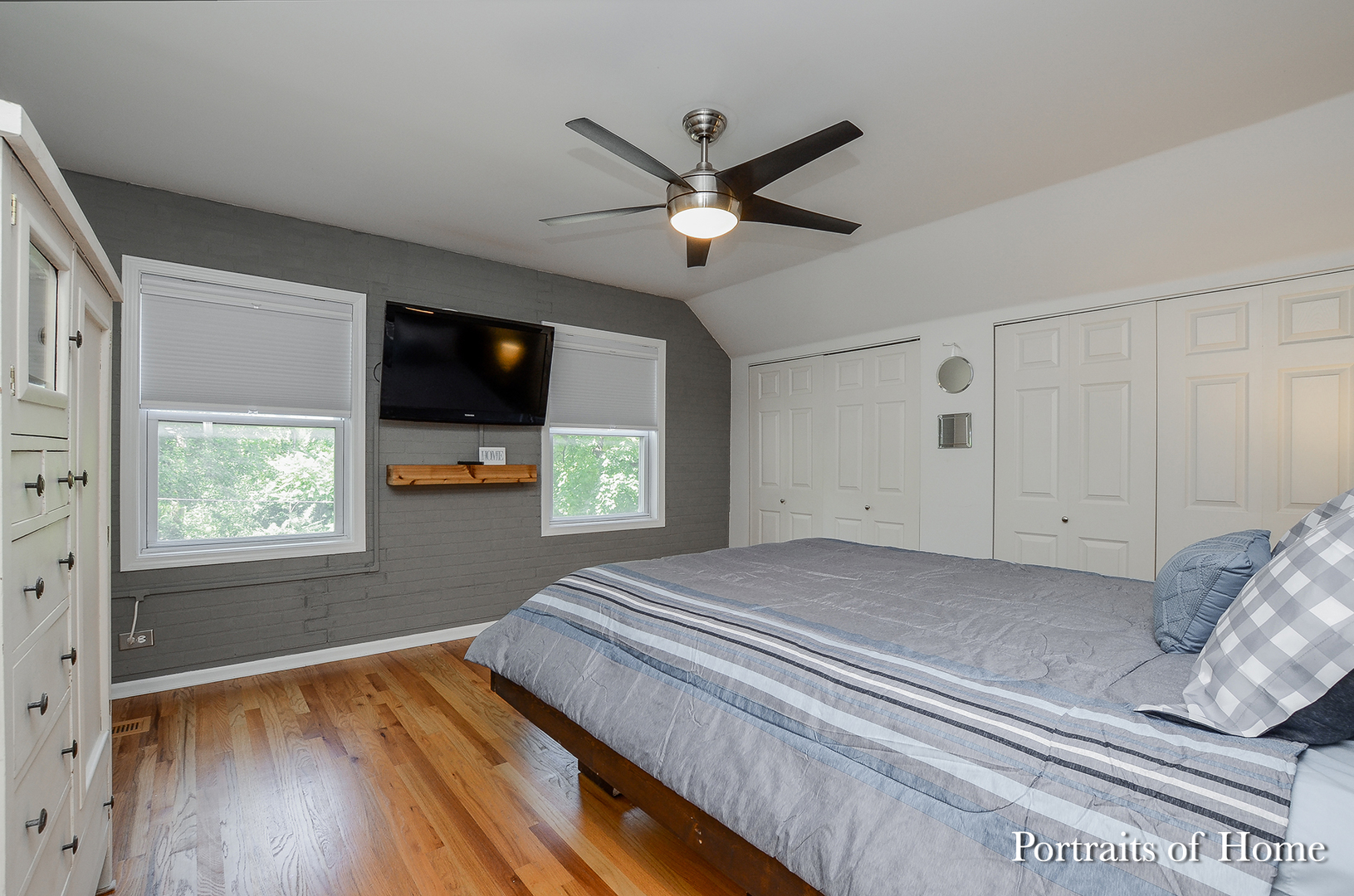 408 Crescent Street Wheaton, IL 60187 - Photo 17 of 36 a bedroom with a bed and a window