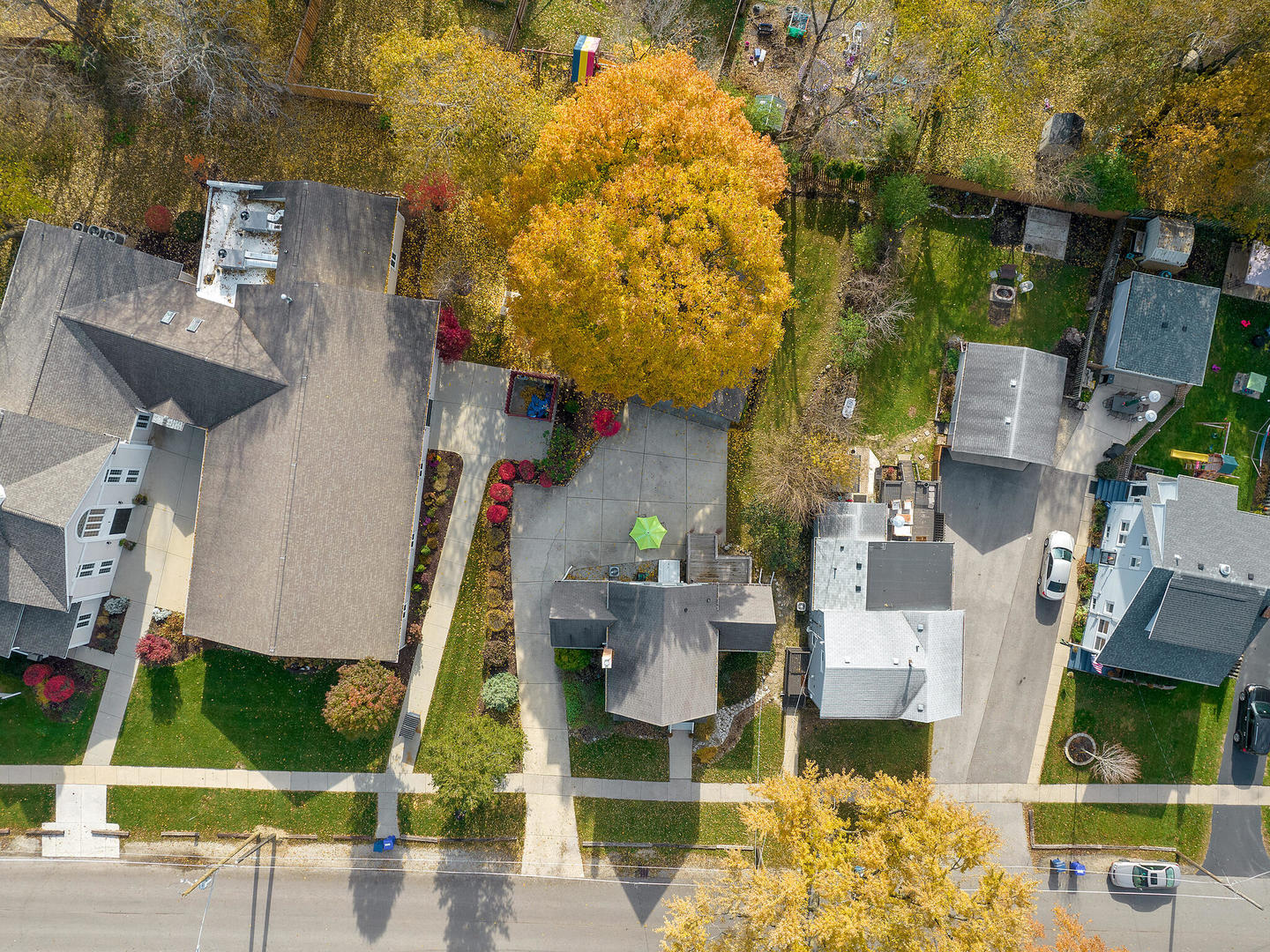 408 Crescent Street Wheaton, IL 60187 - Photo 30 of 36 an aerial view of residential houses with outdoor space and street view