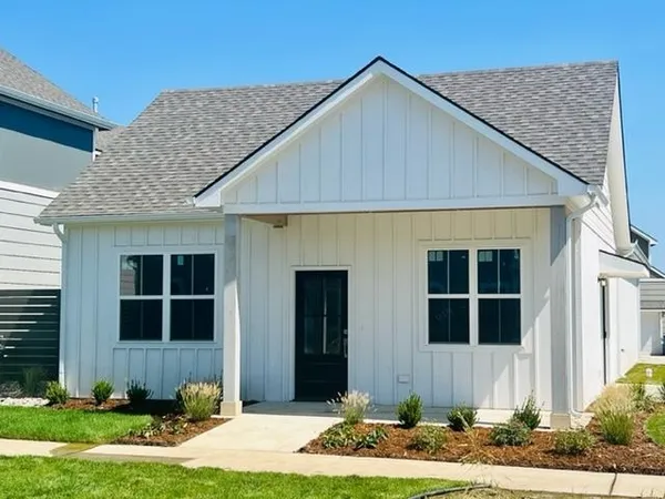 $279,690 | 429 East Douglas Avenue, Andover, KS 67002