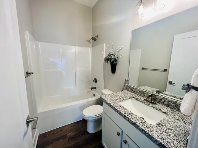 $279,690 | 429 East Douglas Avenue, Andover, KS 67002