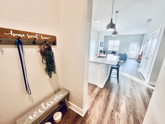 $279,690 | 429 East Douglas Avenue, Andover, KS 67002