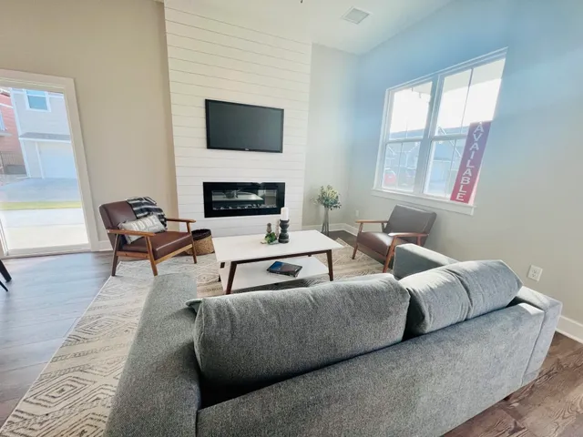 $279,690 | 429 East Douglas Avenue, Andover, KS 67002