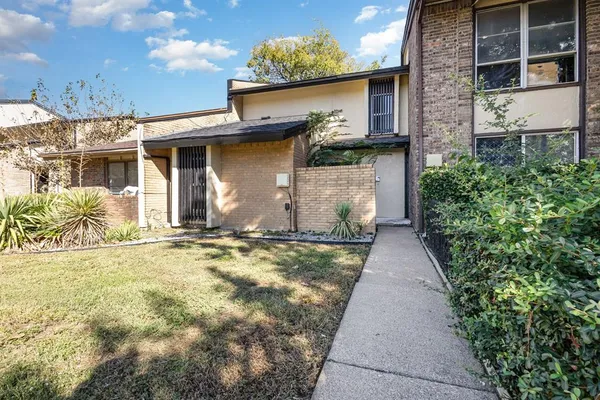 $2,100 | 4140 Towngate Boulevard, Garland, TX 75041
