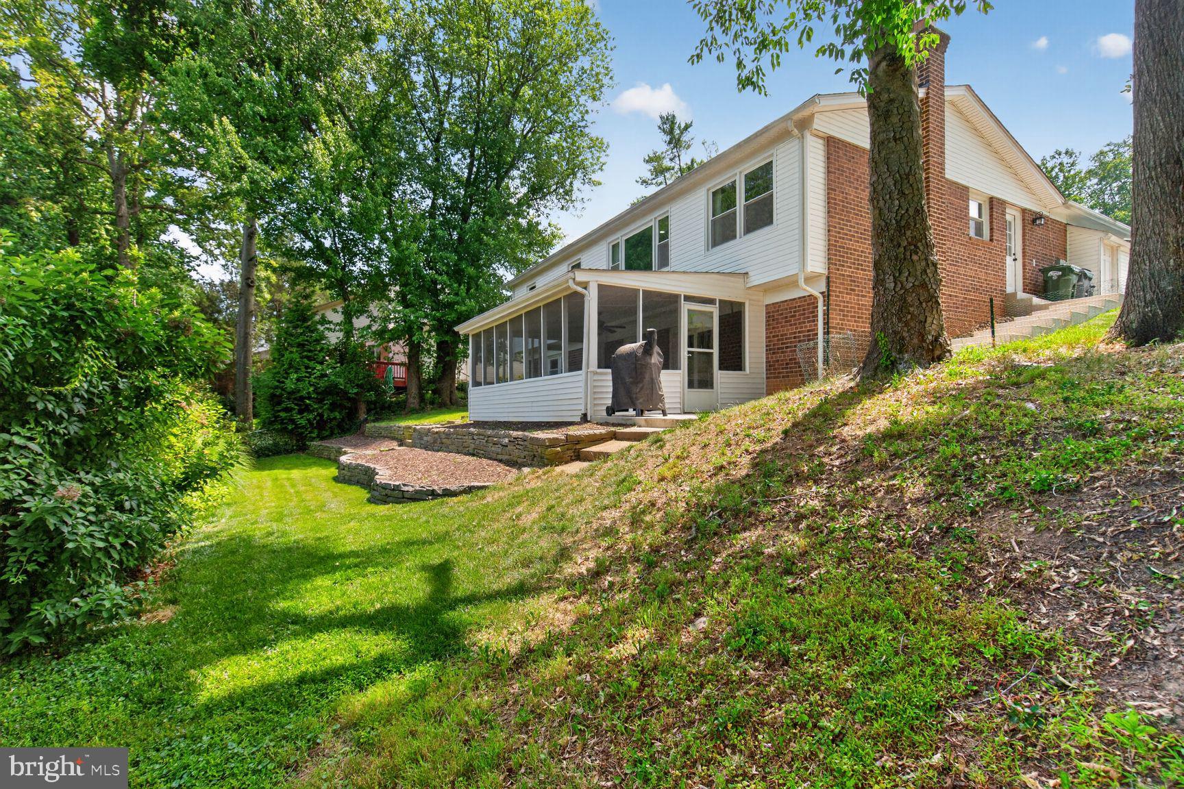 6811 Sydenstricker Road Springfield, VA 22152 - Photo 3 of 34