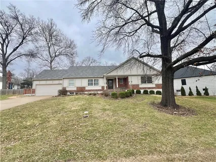 $510,000 | 10107 Oakridge Drive, Overland Park, KS 66212