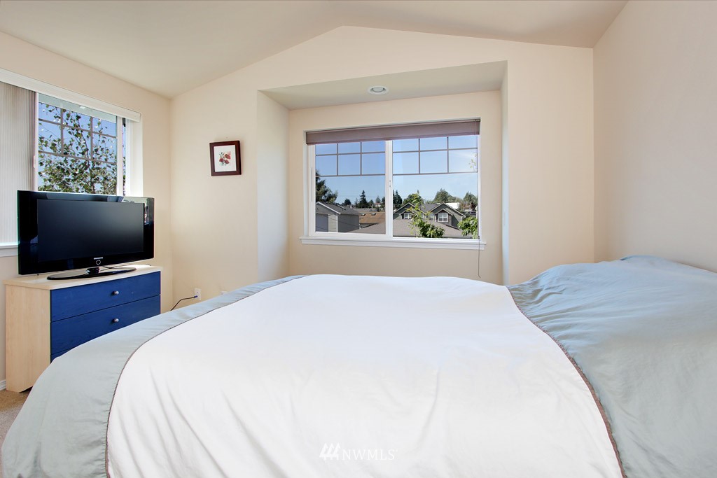 8542 Midvale Avenue North, Unit A Seattle, WA 98103 - Photo 11 of 15