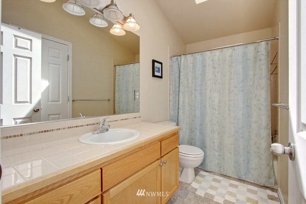 8542 Midvale Avenue North, Unit A Seattle, WA 98103 - Photo 12 of 15