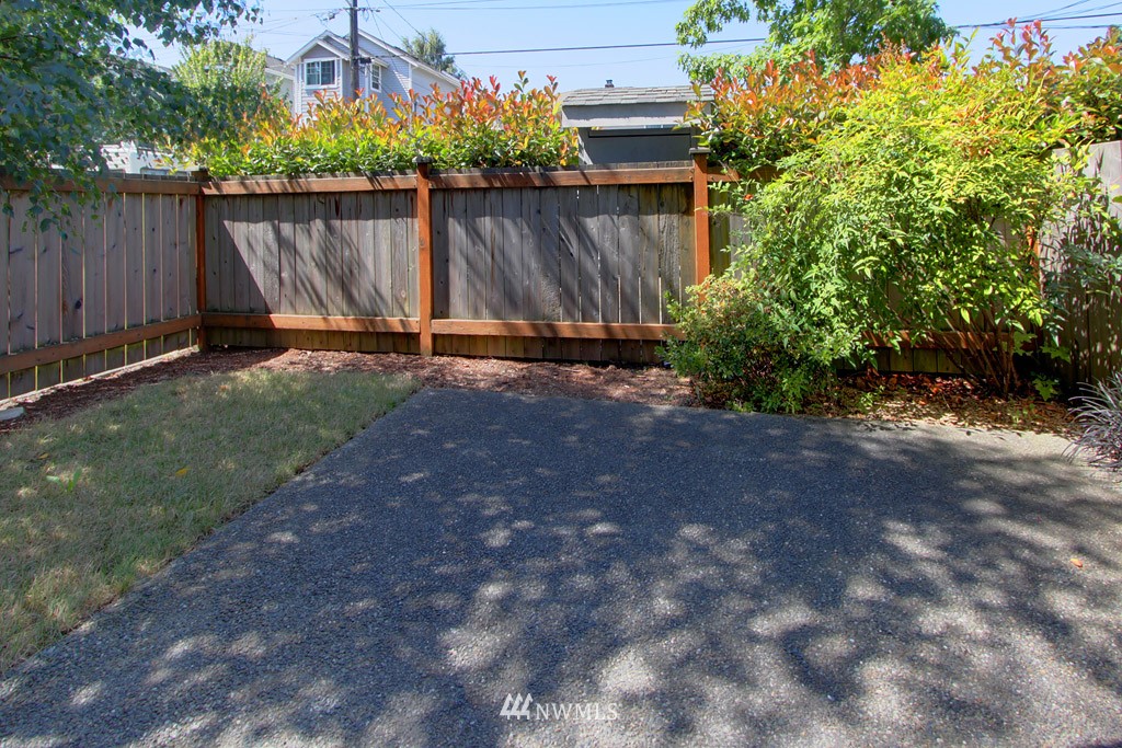 8542 Midvale Avenue North, Unit A Seattle, WA 98103 - Photo 15 of 15