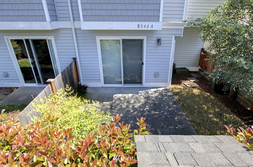8542 Midvale Avenue North, Unit A Seattle, WA 98103 - Photo 3 of 15