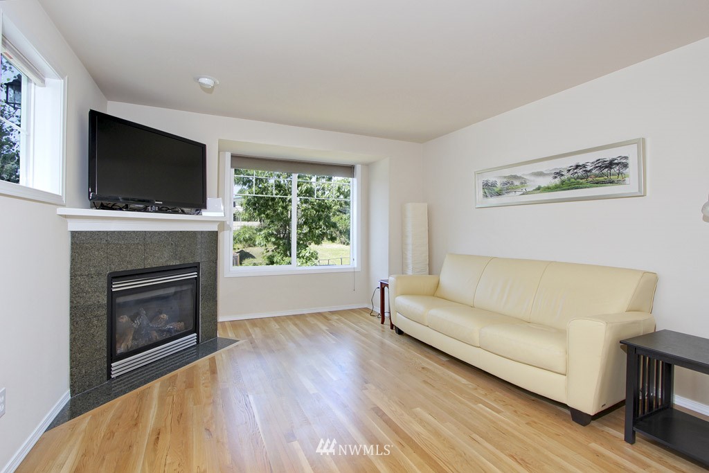 8542 Midvale Avenue North, Unit A Seattle, WA 98103 - Photo 8 of 15