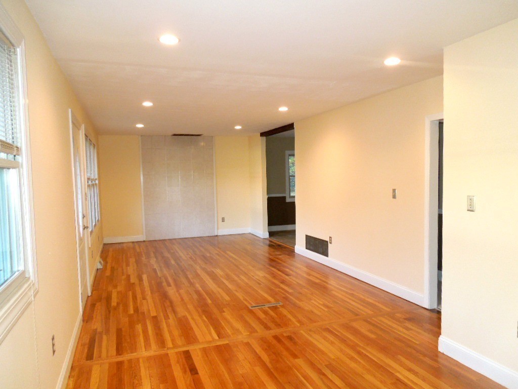 81 Bicknell Road Billerica, MA 01821 - Photo 4 of 26 Gallery Image 4