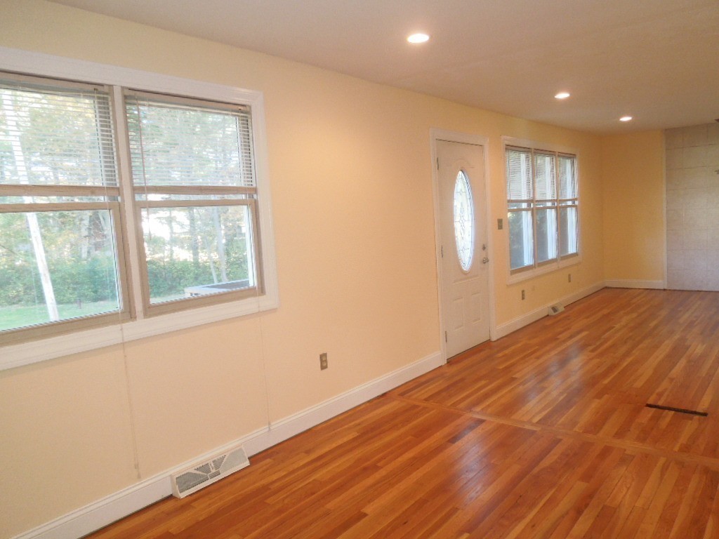 81 Bicknell Road Billerica, MA 01821 - Photo 5 of 26 Gallery Image 5