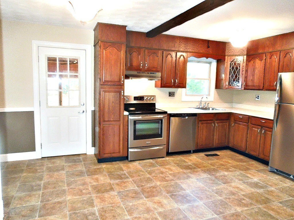 81 Bicknell Road Billerica, MA 01821 - Photo 8 of 26 Gallery Image 8