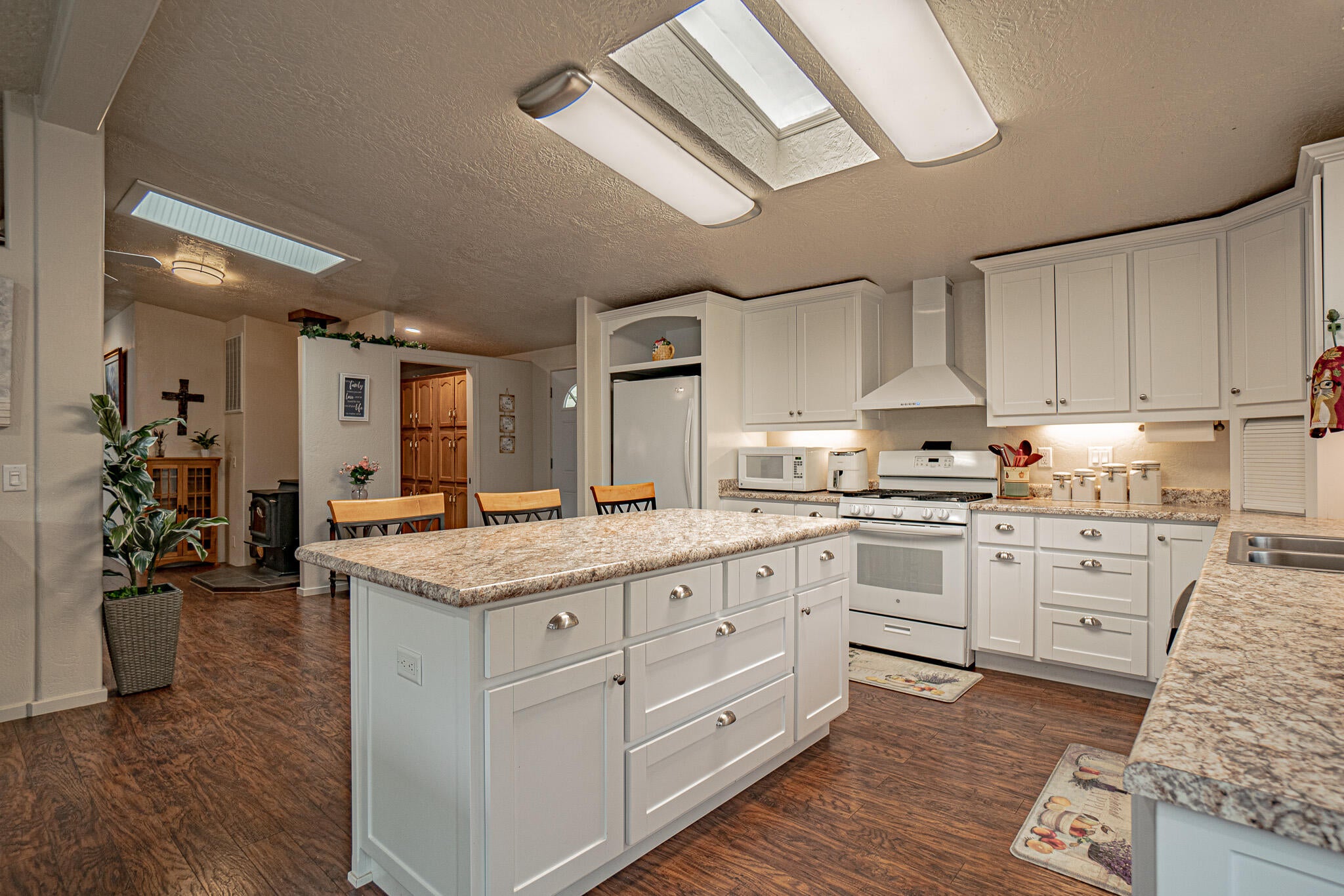 1841 Foots Creek Road Gold Hill, OR 97525 - Photo 21 of 66 DSC03237-HDR