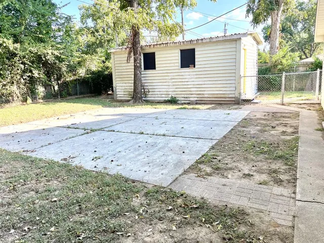 $315,000 | 1900 Robinson Street, Irving, TX 75060