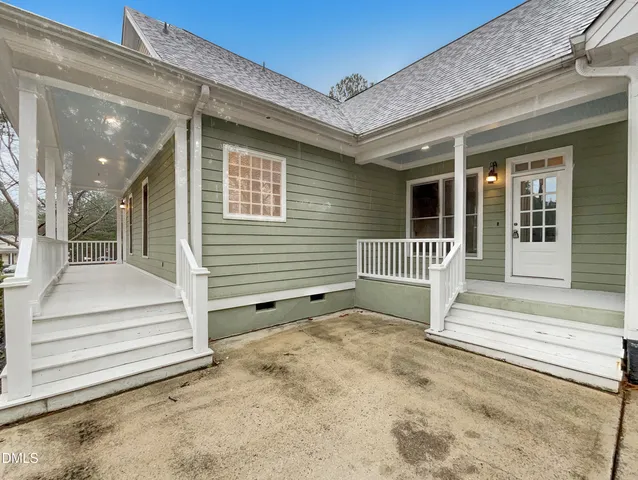 a view of entrance gate of house