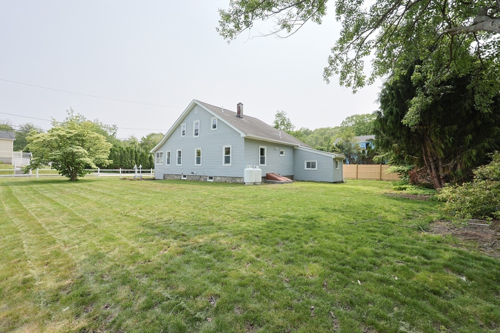 18 Beaumont Road Worcester, MA 01604 - Photo 4 of 40 Gallery Image 4