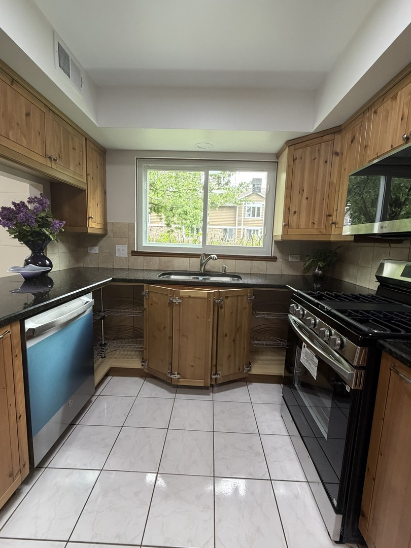 31 Buckingham Lane, Unit 31 Buffalo Grove, IL 60089 - Photo 6 of 21