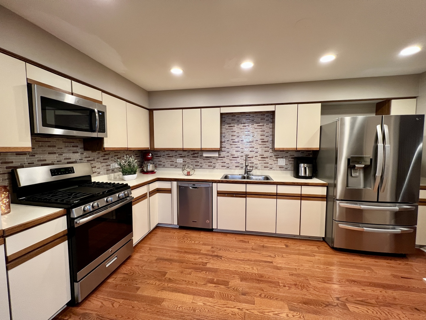 815 Suffield Square Lincolnshire, IL 60069 - Photo 9 of 27 a kitchen with granite countertop a refrigerator and a stove top oven