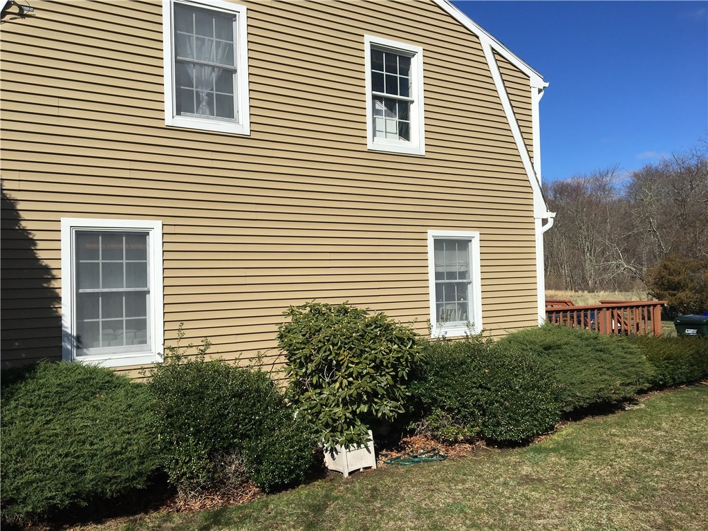 42 Springbrook Road Westerly, RI 02891 - Photo 3 of 20