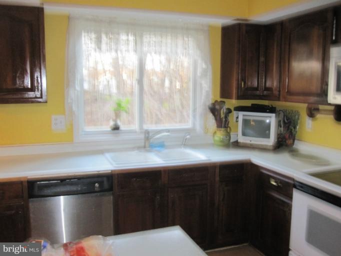 17504 Old Baltimore Road Olney, MD 20832 - Photo 23 of 28 Kitchen