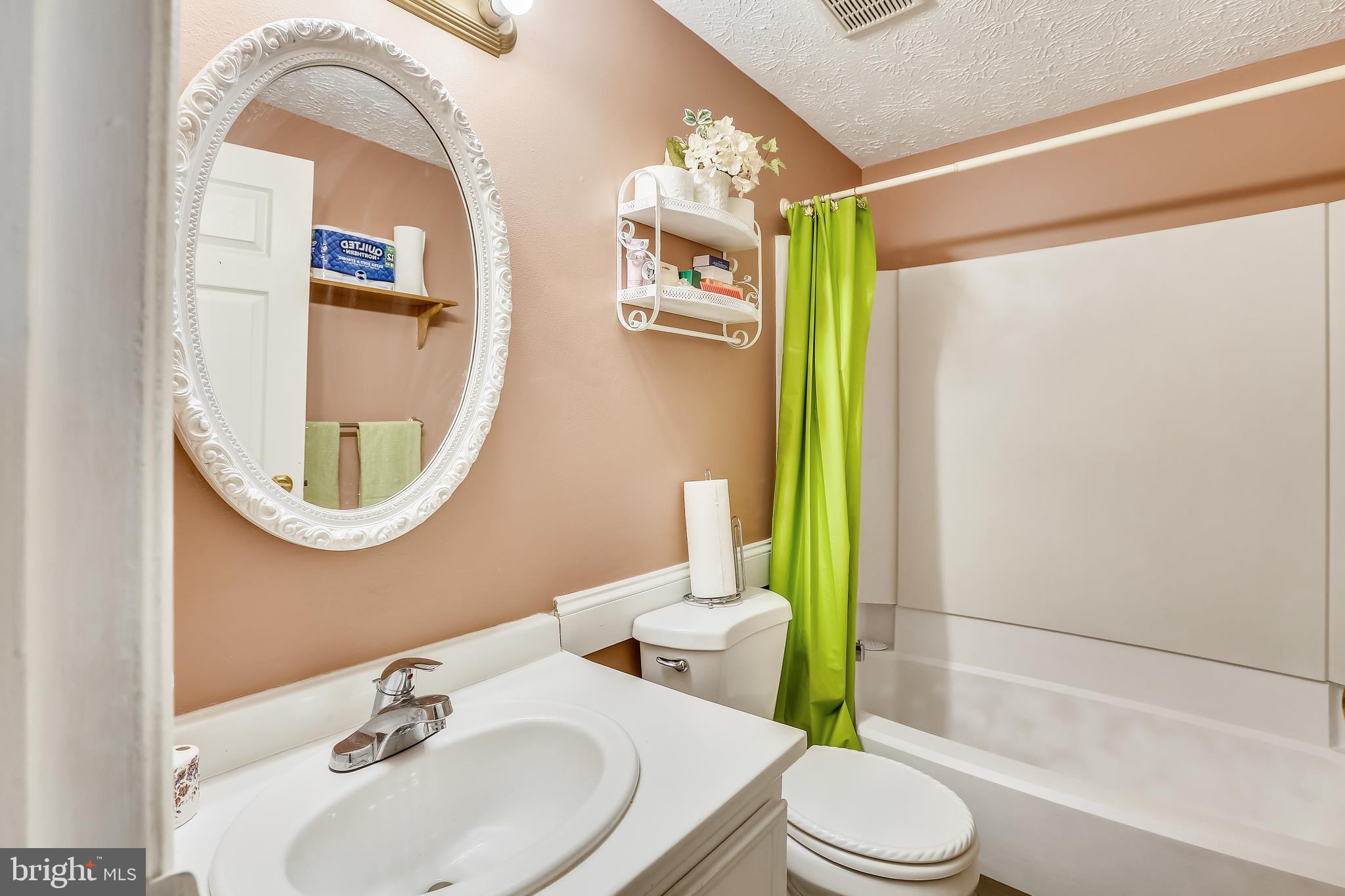 14505 Farmcrest Place Silver Spring, MD 20905 - Photo 13 of 20 Bathroom