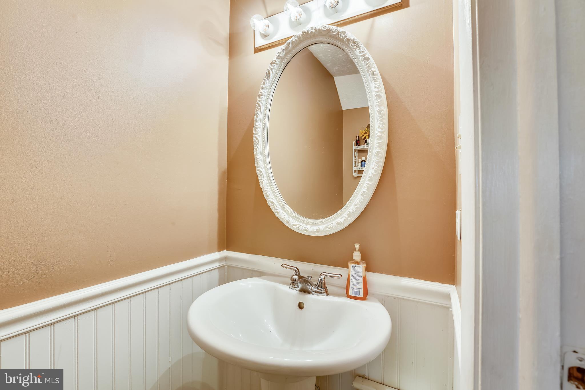 14505 Farmcrest Place Silver Spring, MD 20905 - Photo 14 of 20 Bathroom