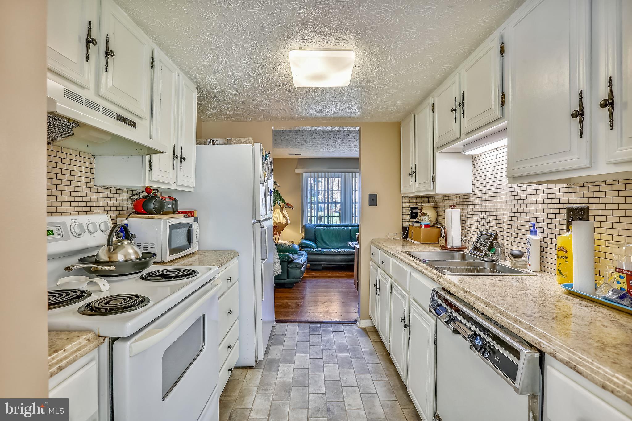 14505 Farmcrest Place Silver Spring, MD 20905 - Photo 4 of 20 Kitchen