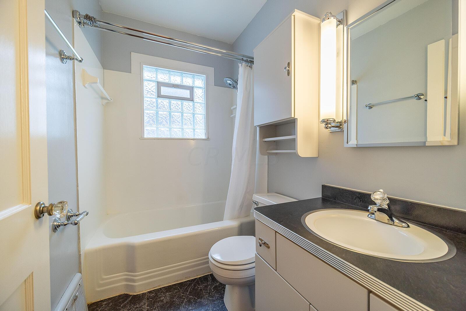 952 Kenwick Road Columbus, OH 43209 - Photo 12 of 26 952 Kenwick Rd-25