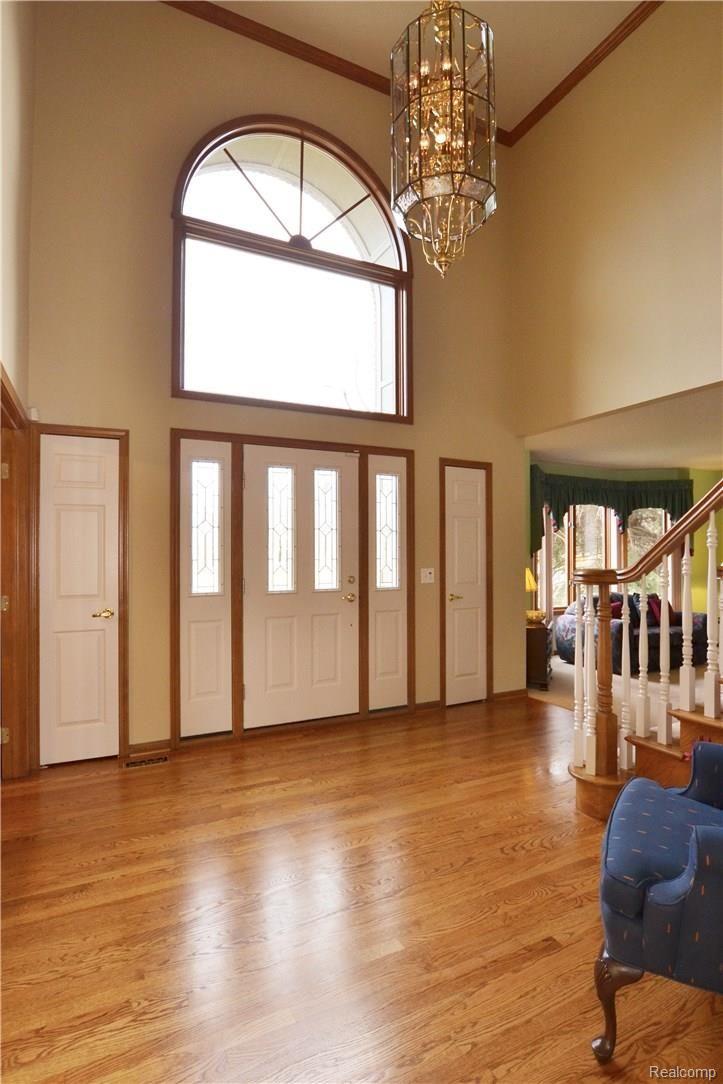 357 Oakbridge Drive Rochester, MI 48306 - Photo 3 of 38 2 Story Foyer