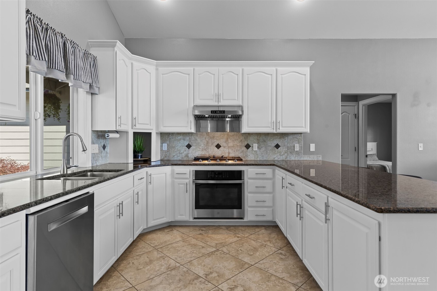 10111 252nd Street East Graham, WA 98338 - Photo 4 of 38