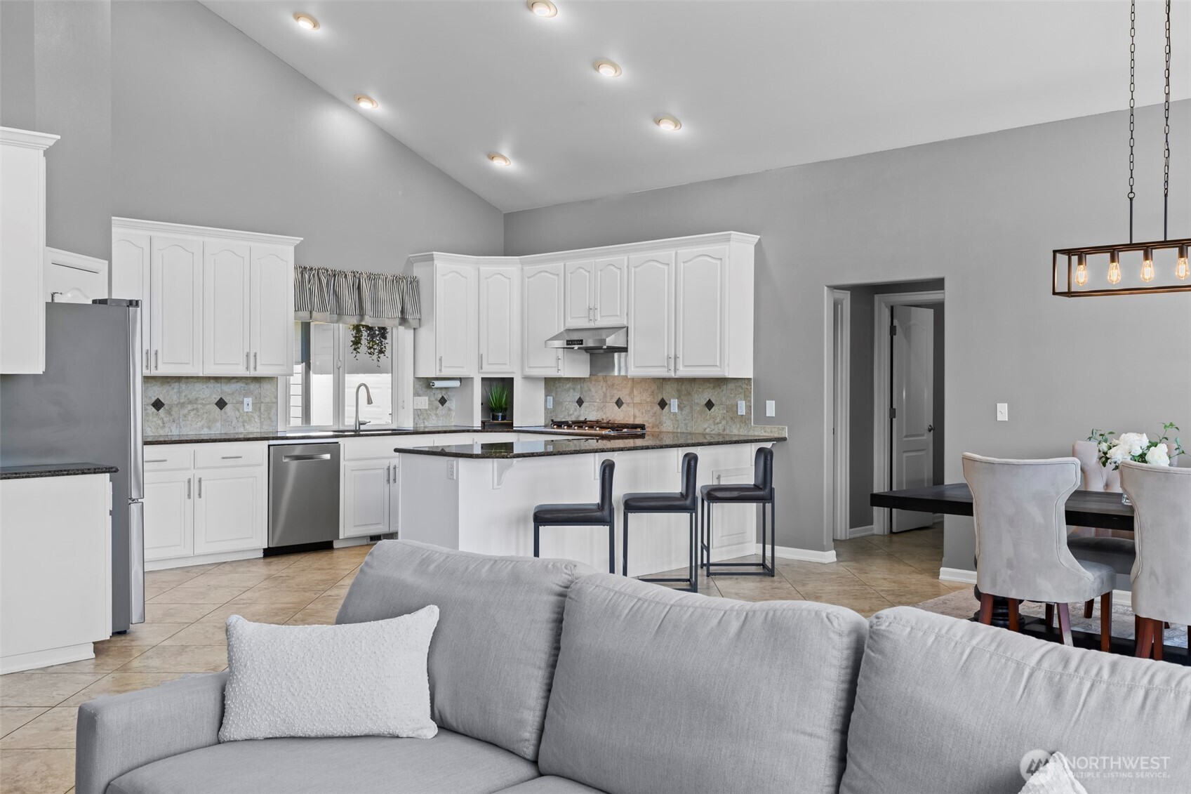 10111 252nd Street East Graham, WA 98338 - Photo 7 of 38