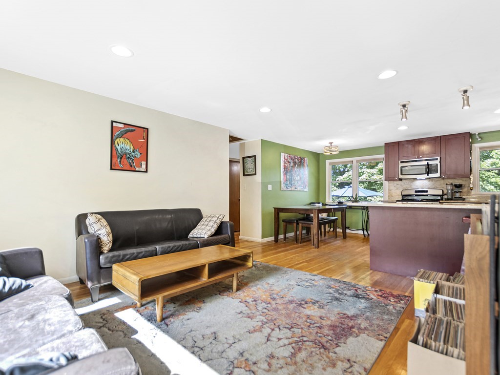 16 Ravenswood Road Waltham, MA 02451 - Photo 11 of 32 Gallery Image 11