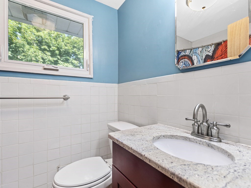 16 Ravenswood Road Waltham, MA 02451 - Photo 12 of 32 Gallery Image 12